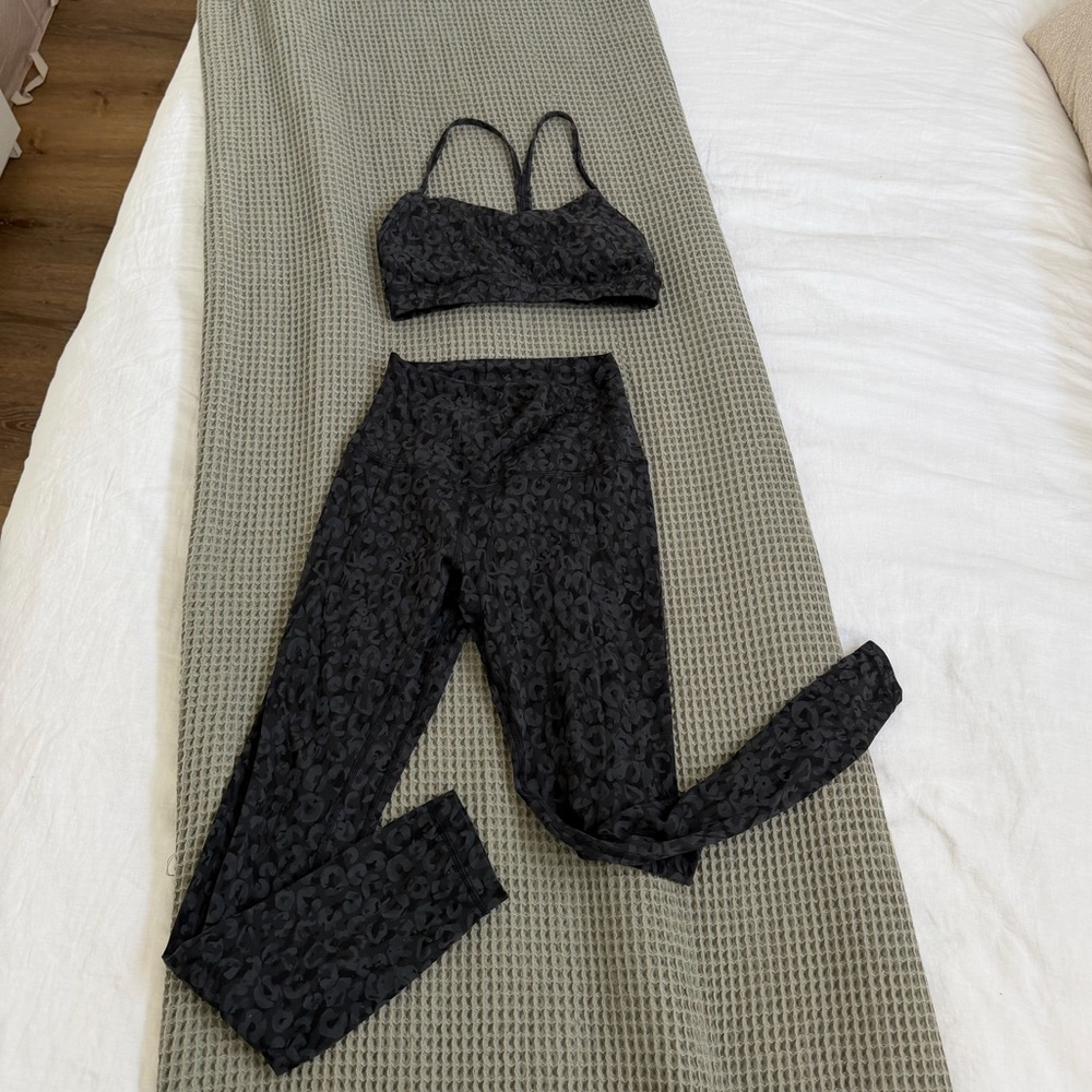 Lululemon Align Matching Set 25” Legging size 4 and Flow Y Bra size 6